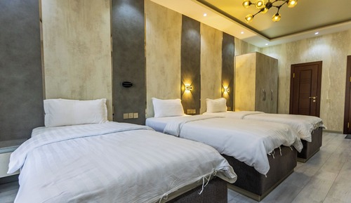 Habitación triple superior, vistas a la ciudad