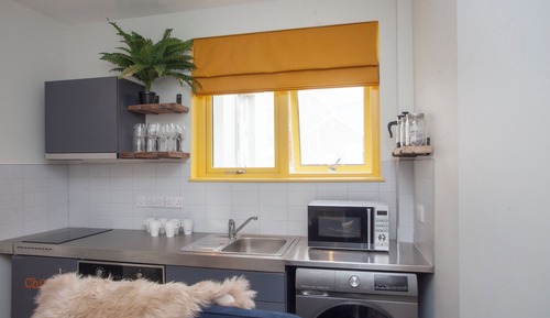 Apartment for 2, Back compact