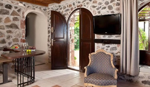 Traditional Suite with Caldera View and Shared Pool