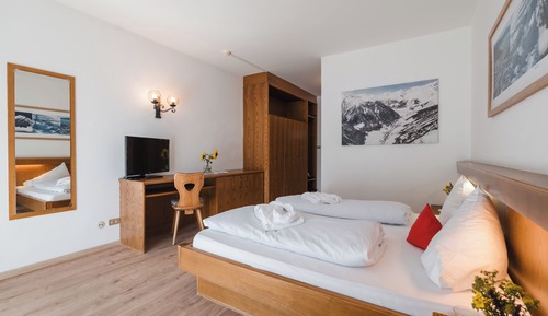 Habitación clásica doble, balcón, vistas a la montaña