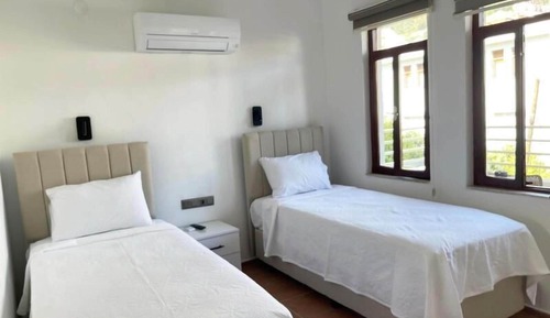 Habitación estándar con 2 camas individuales, balcón