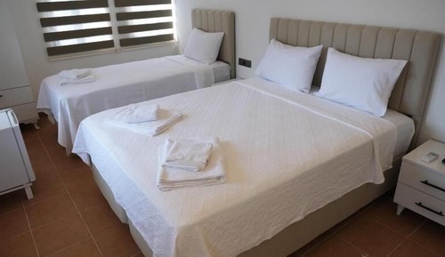 Habitación triple estándar, balcón, vistas a la ciudad