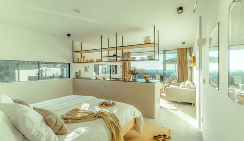 Estudio, balcón, vistas al mar