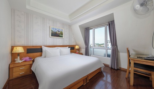 Habitación cuádruple Grand, no fumadores, vistas a la ciudad