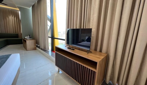 Luxury Suite, City View