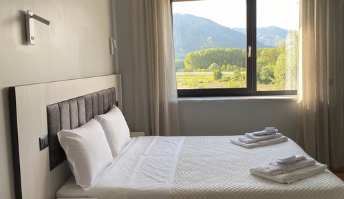 Habitación clásica con 1 cama doble o 2 individuales, vistas a la colina