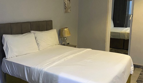 Apartamento, balcón, vistas al patio