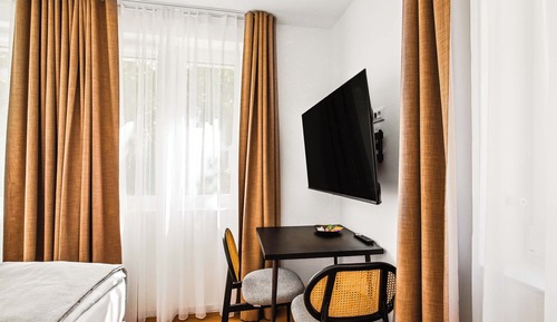 Queen Room