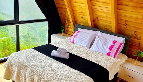 Villa, balcón, vistas a la montaña