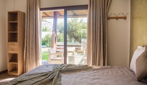 Habitación Confort doble, 1 cama doble, vistas a la piscina