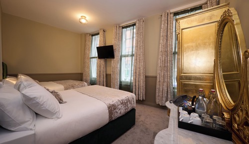 Habitación cuádruple estándar