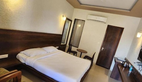 Habitación estándar con 2 camas individuales, balcón, vistas a la montaña