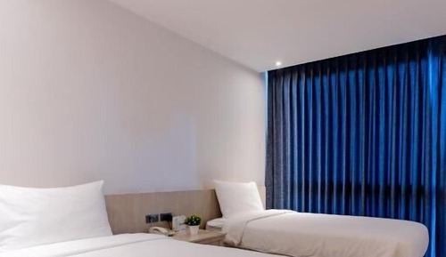 Habitación superior con 2 camas individuales, vistas a la ciudad
