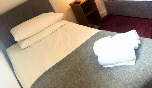 Habitación con 2 camas individuales