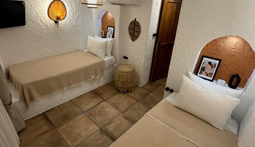 Habitación de diseño con 2 camas individuales