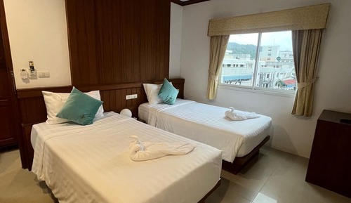 Habitación Deluxe con 2 camas individuales, balcón, vistas a la ciudad