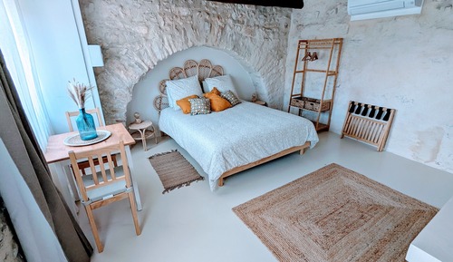 Estudio clásico, baño privado, vistas al jardín