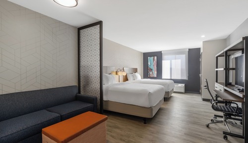Suite, 2 Queen Beds, Non Smoking