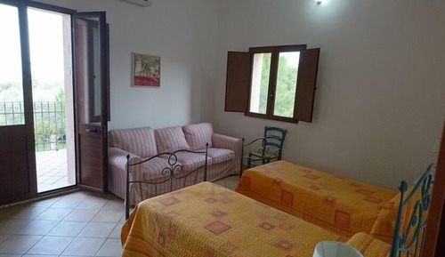 Apartamento clásico, vistas parciales al mar