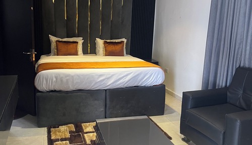Superior Studio Suite, City View