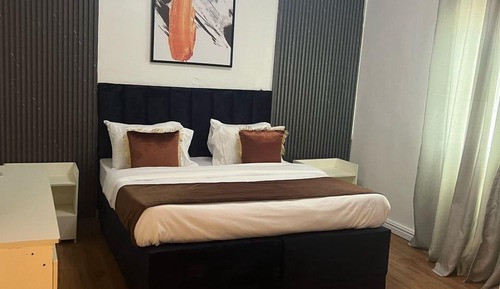 Basic Single Room, Park View