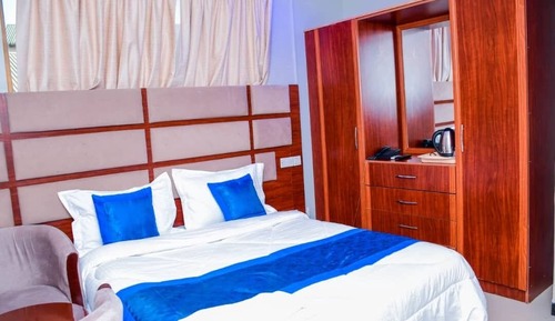 Habitación individual Confort, vistas a la piscina