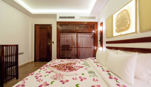 Suite familiar, balcón, vistas a la piscina