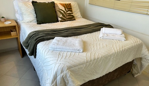 Habitación exclusiva con 1 cama doble o 2 individuales, vistas a la ciudad