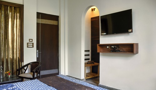 Habitación básica, balcón, vistas al jardín