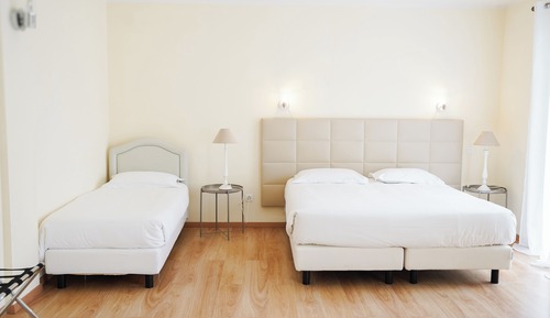 Habitación triple, balcón