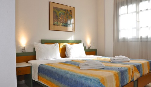 Habitación triple clásica, balcón, vistas a la ciudad