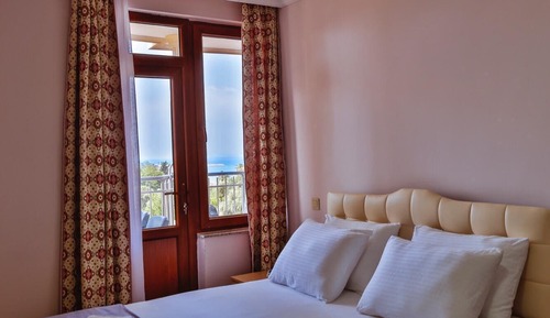 Apartamento clásico, balcón, vistas al mar