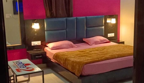 Habitación básica con 1 cama doble o 2 individuales