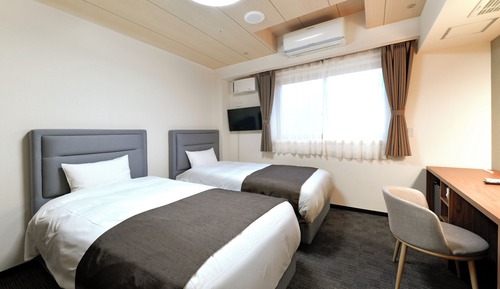 Habitación básica con 2 camas individuales, vistas a la montaña (with toilet)