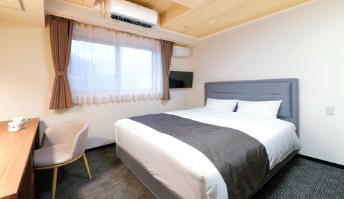 Habitación doble, no fumadores (with toilet)