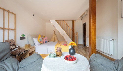 Loft familiar, vistas al patio