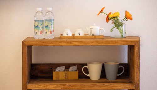 Habitación básica con 2 camas individuales