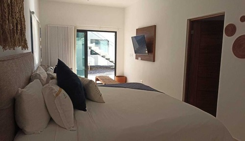 Habitación económica, vistas parciales al mar