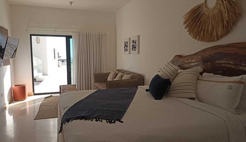 Habitación económica, vistas parciales al mar