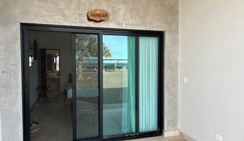 Habitación económica, vistas parciales al mar