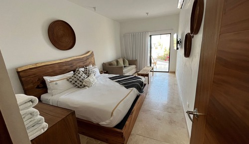 Habitación económica, vistas parciales al mar