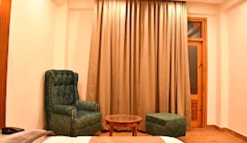 Deluxe Single Room, 1 King Bed, Housekeeping, Mountain View