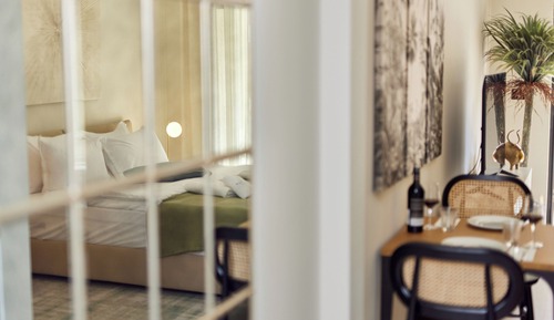 STUDIO APARTMENT