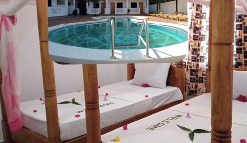 Apartamento clásico, balcón, vistas a la piscina