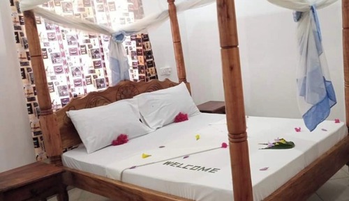 Apartamento clásico, balcón, vistas a la piscina