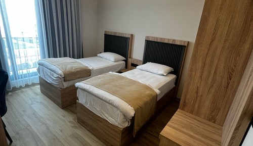 Habitación Confort con 2 camas individuales, balcón