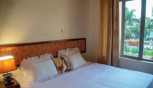 Habitación con 1 cama doble o 2 individuales, balcón, vistas a la ciudad