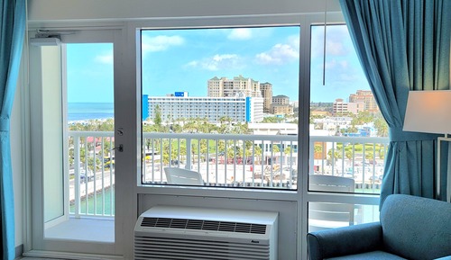 Habitación familiar doble, vistas a la piscina