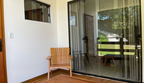 Suite, 1 cama de matrimonio, baño privado, en la zona del jardín