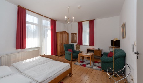 Habitación Confort con 2 camas individuales, baño privado, vistas a la ciudad